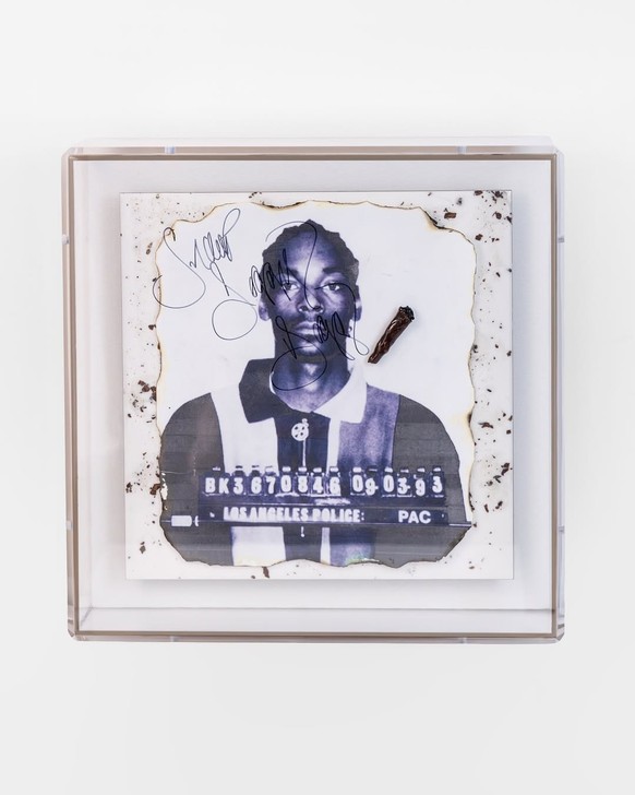 Une œuvre d’art réalisée à partir de restes de joints de cannabis de Snoop Dogg