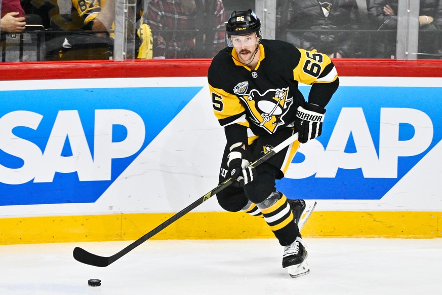 Penguins' Erik Karlsson in action during the NHL Global Series hockey game between the Pittsburgh Penguins and the Nashville Predators in Stockholm, Sweden, Sunday, Nov. 16, 2025. (Claudio Bresci ...