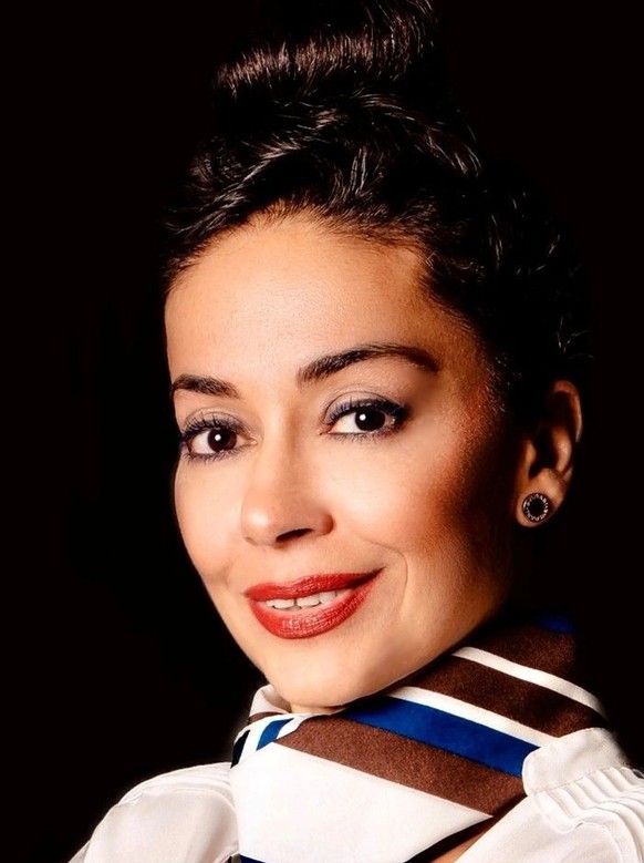 Originaire d'Iran, elle est juriste et entrepreneuse. Elle vit en Suisse depuis 2003.