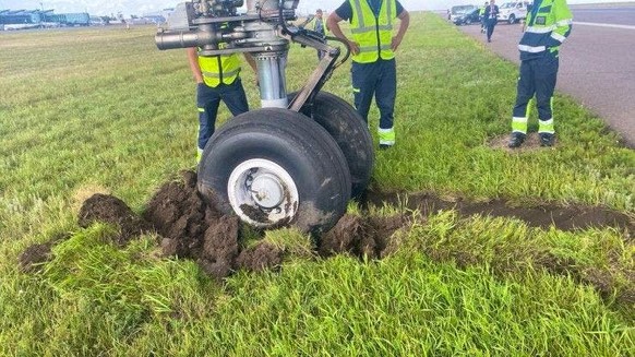 L'avion est ensuite revenu sur la piste.