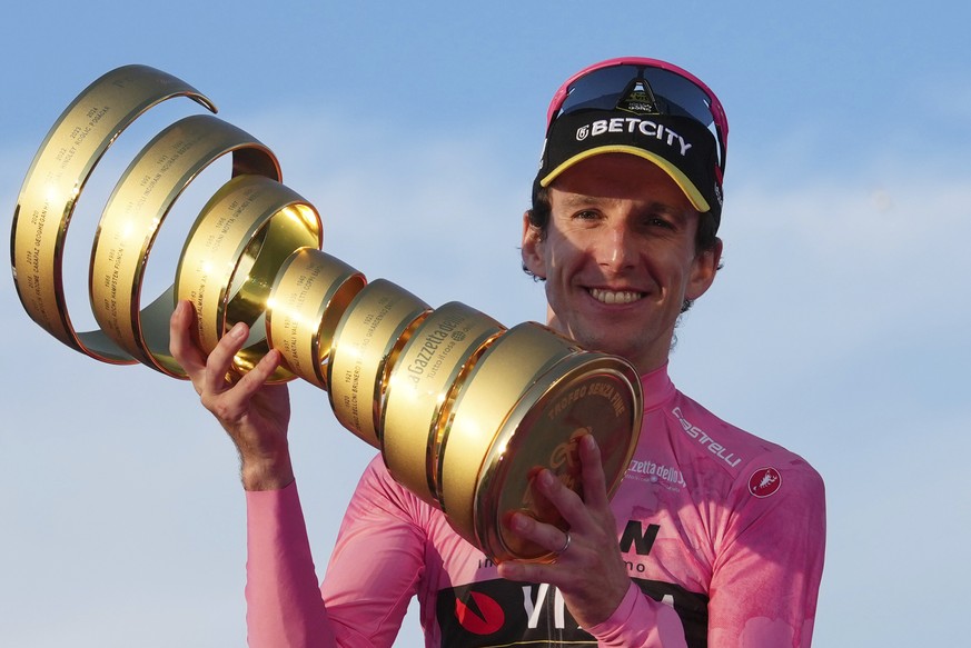 Britain's Simon Yates holds the trophy after winning the Giro d'Italia cycling race, in Rome, Sunday, June 1, 2025. (Gian Mattia D'Alberto/LaPresse via AP)
Giro d'Italia Cycling