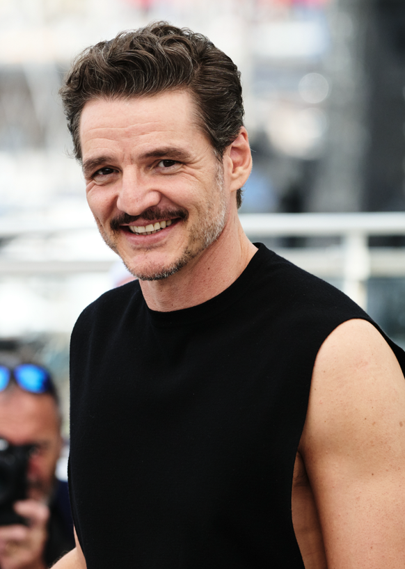 Pedro Pascal sur le tapis rouge du film « Eddington » lors du Festival de Cannes 2025