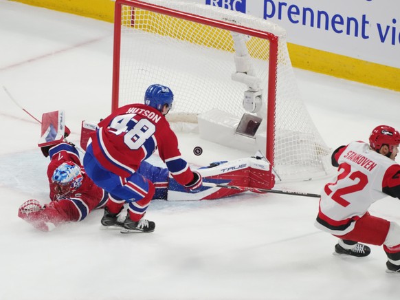 Logan Stankoven (à droite) marque le 3-0: la messe est déjà dite à Montréal.