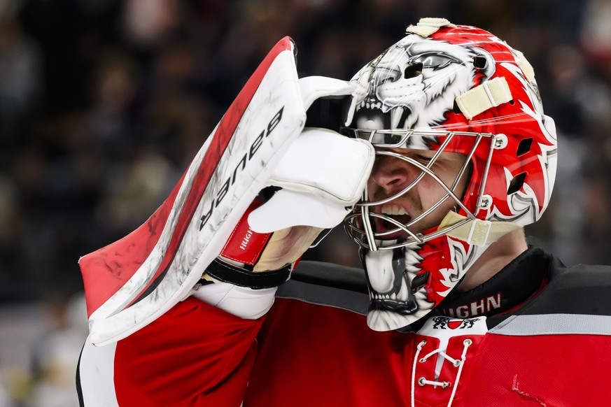 Le gardien Connor Hughes (LHC) reagit lors de l&#039;acte 2 des demi-finales des play-off du championnat suisse de hockey sur glace de National League entre Lausanne HC et HC Fribourg-Gotteron le merc ...