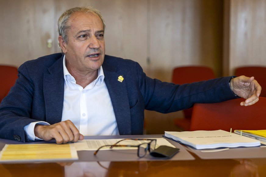 Alfonso Gomez, Conseiller administratif en charge du Departement des finances, de l'environnement et du logement, s'exprime lors d'une conference de presse sur la presentation du nouvea ...