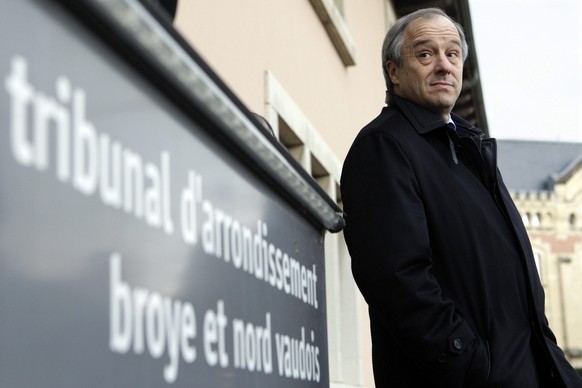 L&#039; avocat genevois Charles Poncet arrive au Tribunal de police du Nord vaudois ce mardi 15 janvier 2008 a Yverdon-les-Bains. L&#039;avocat genevois Charles Poncet est accuse d&#039;avoir incite a ...