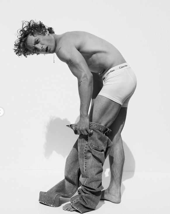 Jeremy Allen White est la nouvelle égérie Calvin Klein.