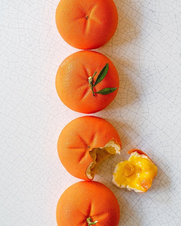 Ou voici encore la pastèque (roh c'est bon, on vous charie): «coulant orange, jus d'orange légèrement gélifié, suprême d'orange, confit d'orange, zeste d'orange réduit dans leur jus».