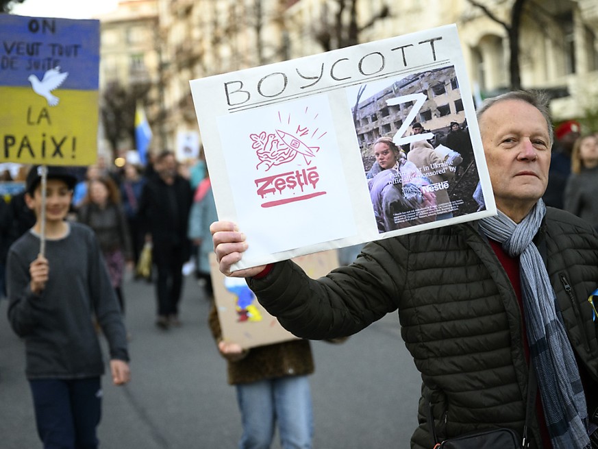 Nestlé a fait l'objet de vives critiques après avoir tergiversé pendant près d'un mois avant de suspendre la plupart de ses activités en Russie, alors que celles en Ukraine avaient été stopp ...