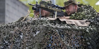 L'UDC compte sur les étrangers pour renflouer les caisses de l'armée