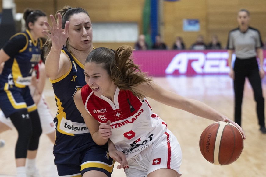 Switzerland&#039;s Stephanie Martinez, right, fights for the ball with Bosnia-Herzegovina&#039;s Andela Spika, during the FIBA EuroBasket 2025 Qualifier basketball game between Switzerland and Bosnia- ...