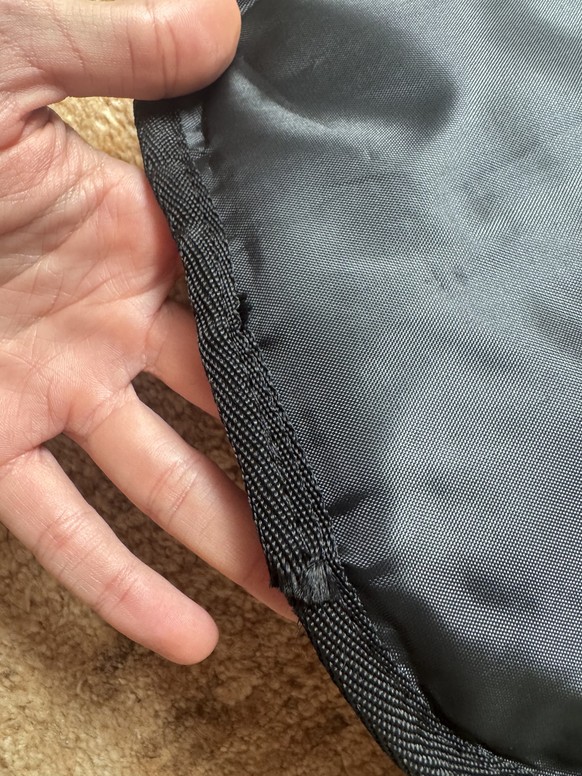 Oui, les coutures des matériaux nuls sont approximatives.