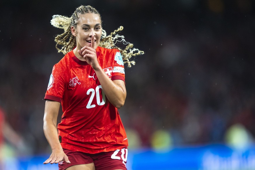 La célébration d'Alayah Pilgrim contre l'Islande.