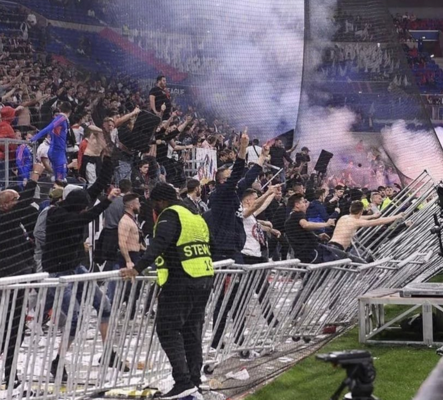 Certains ultras de l'Olympique lyonnais voulaient tout casser après l'élimination de leur équipe contre West Ham, en quarts de finale d'Europa League.