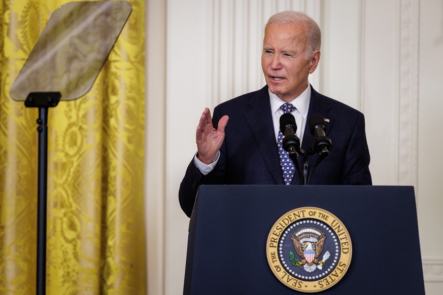 epa11804489 US President Joe Biden speaks during a Medal of Honor ceremony in the East Room of the White House, in Washington, DC, USA, on 03 January 2025. EPA/Samuel Corum / POOL