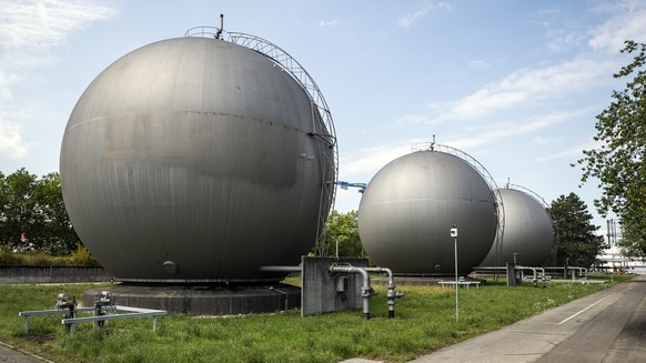 ARCHIVBILD ZUM ZIEL DES BUNDESRATES, IM WINTERHALBJAHR 2022/23 15 PROZENT WENIGER GAS ZU VERBRAUCHEN, AM MITTWOCH, 24. AUGUST 2022 - Die Erdgastanks der Erdgas Ostschweiz AG mit Sitz in Zuerich, aufge ...