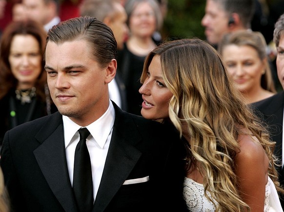 Leonardo DiCaprio, nominee Best Actor in a Leading Role for &quot;The Aviator&quot; ang Gisele Bundchen (Photo by Chris Polk/FilmMagic)