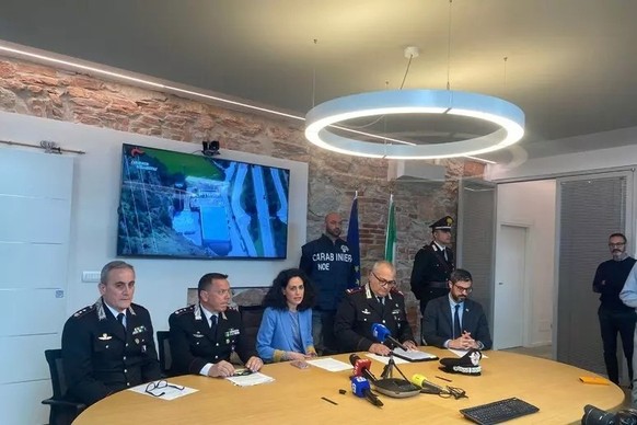 La police italienne a démantelé un réseau européen accusé de transformer des cendres toxiques en briquettes pour barbecue et en engrais.