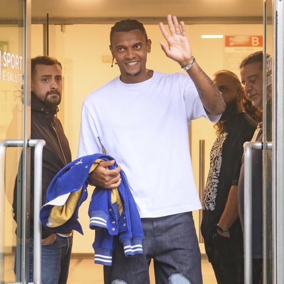 Manuel Akanji salue les fans de l&#039;Inter après avoir signé son contrat