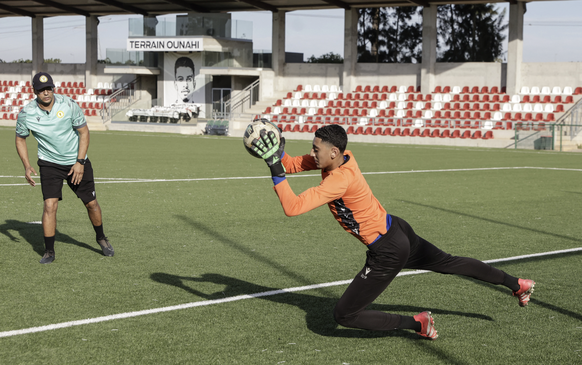 Un jeune gardien à l'entraînement.