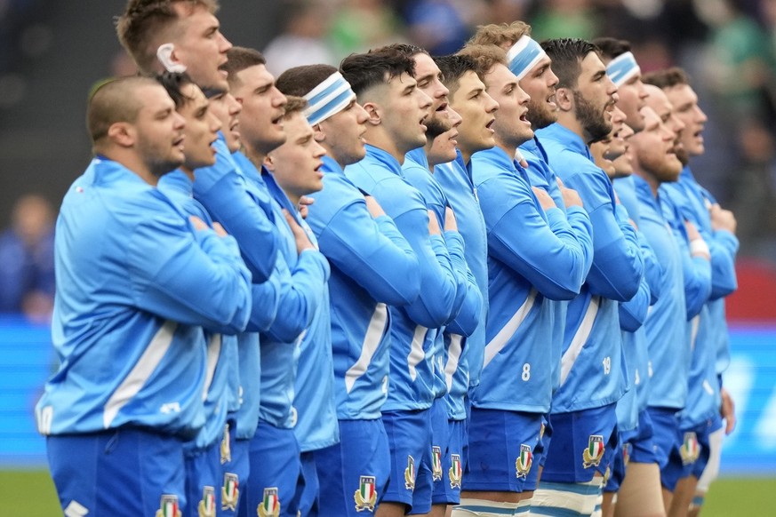 Le XV d'Italie, avec la ferveur qu'on lui connait au moment du Fratelli d'Italia.