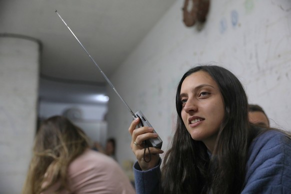 260228 -- TEL AVIV, Feb. 28, 2026 -- A woman listens to radio broadcast inside a shelter in Tel Aviv, Israel, Feb. 28, 2026. Gideon Markowicz/JINI via Xinhua SpotNews ISRAEL-TEL AVIV-ATTACK-SHELTER Ch ...
