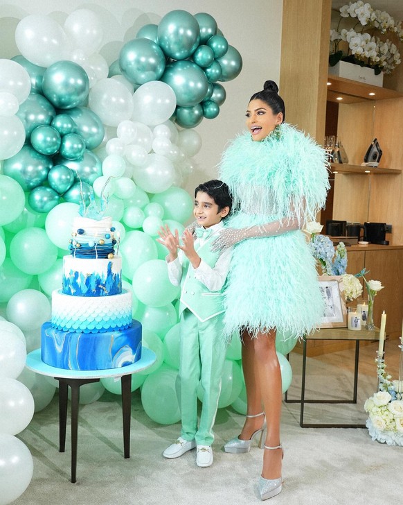 L'influenceuse installée à Dubaï, Farhana Bodi avec son fils.