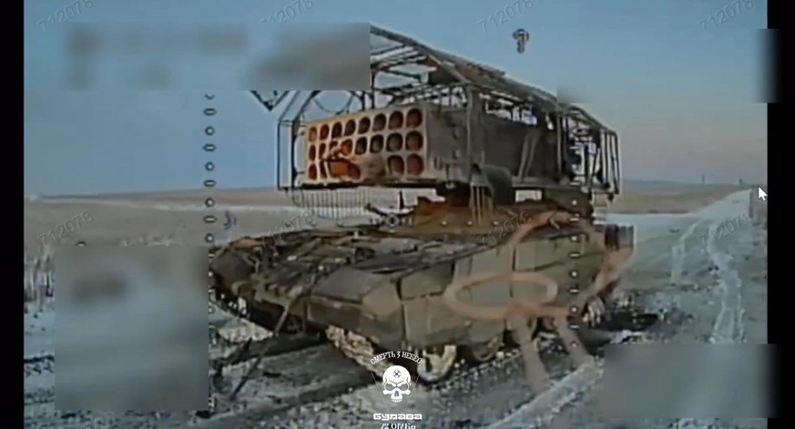 Surnommé « légendaire » par la propagande russe, ce système tire des salves de 24 roquettes, chacune pesant plus de 200 kg, saturant une zone d'environ 200 mètres sur 200.