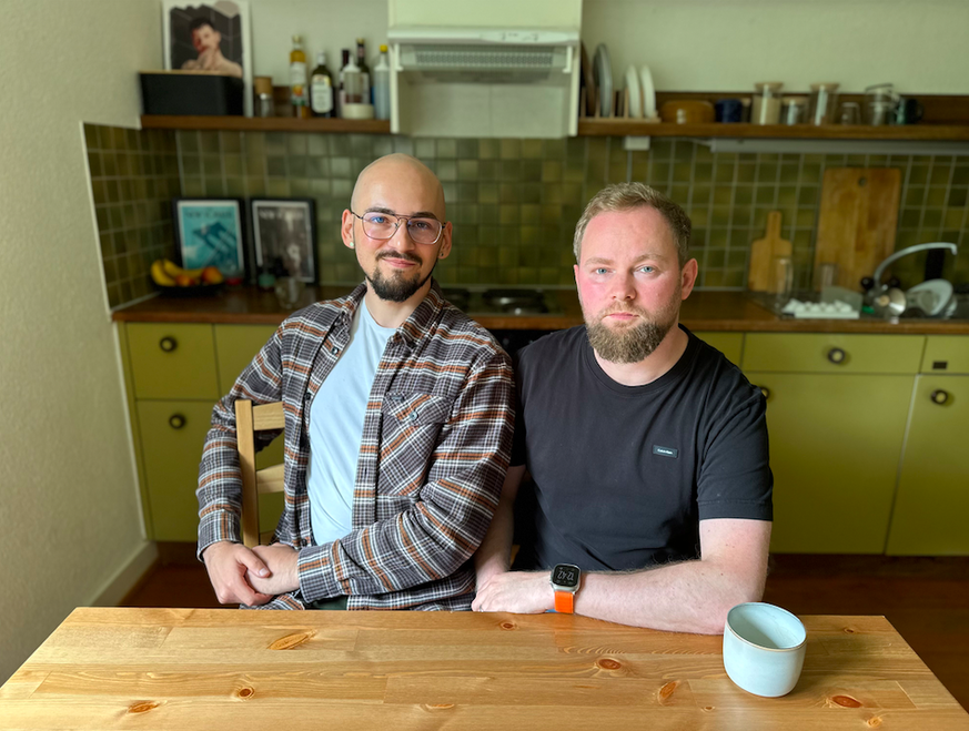 Ilia und Dima aus Russland haben in der Schweiz Asyl beantragt weil sie aufgrund ihrer Homosexualität in ihrem Heimatland Repressionen befürchten.