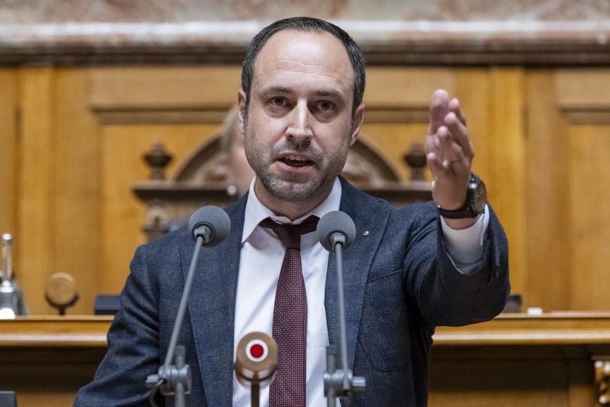 Christian Wasserfallen, FDP-BE, beantwortet eine Frage in der Debatte um die Volksinitiative "Jederzeit Strom fuer alle", welche das Verbot des Baus von Kernkraftwerken aufheben will, an der ...