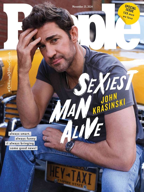 Sourcil légèrement froncé, cheveux faussement en bataille, bras activement entraîné à la salle... on est bien sur une cover de l'homme le plus sexy du monde.