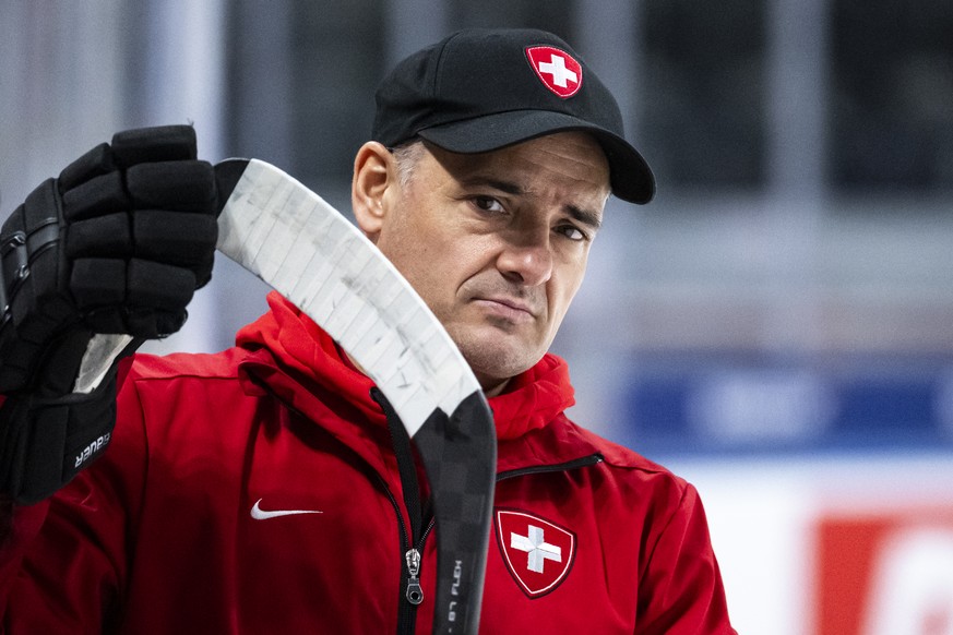 Assistant Coach Jan Cadieux beim Training der Schweizer Eishockey-Nationalmannschaft vor der Euro Hockey Tour, am Mittwoch, 10. Dezember 2025 in der Swiss Life Arena in Zuerich. (KEYSTONE/Andreas Beck ...