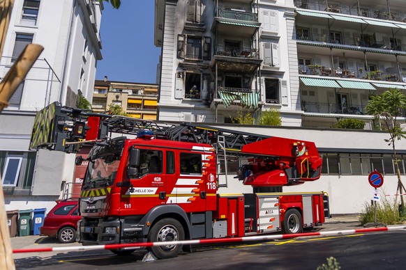 Un pompier intervient sur l'incendie d'un appartement situe a l'Avenue de l'Eglise-Anglaise, ce mercredi 12 aout 2026 a Lausanne. Un incendie s'est declare mercredi en debut d ...
