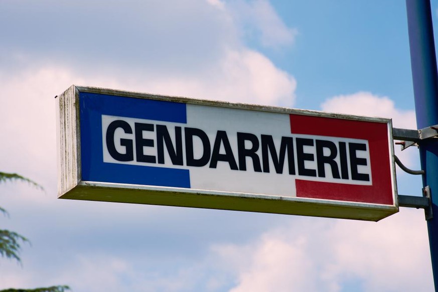 Un homme embarque la tête et le pénis de sa victime à la gendarmerie