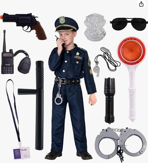 L'accusé a commandé ce costume sur Amazon. Il a été reconnu coupable à cause de l'arme photographiée.