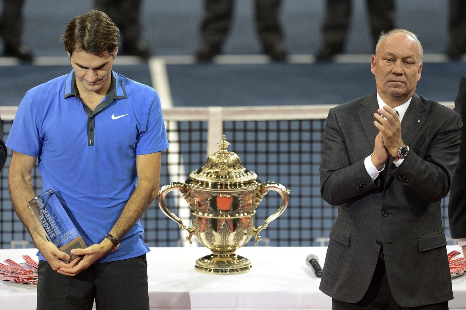 Roger Brennwald, director of the tournament, right, applauds for Switzerland&#039;s Roger Federer, left, after his final match against Argentina&#039;s Juan Martin Del Potro at the Swiss Indoors tenni ...