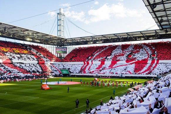 25.02.2023, Nordrhein-Westfalen, K�ln: Fu�ball: Bundesliga, 1. FC K�ln - VfL Wolfsburg, 22. Spieltag, RheinEnergieStadion. Das ganze Stadion zeigt zum 75-j�hrigen Jubli�um des 1. FC eine Choreografie. ...