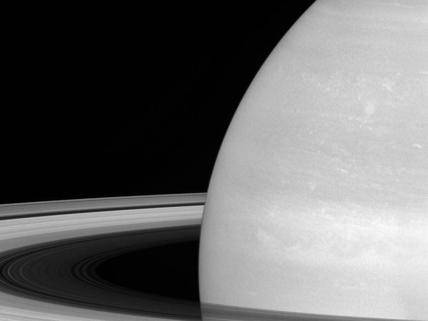 Une des lunes de Saturne contient du phosphore, un
