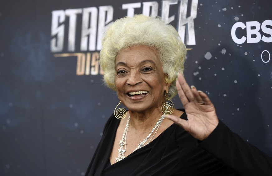 FILE - Original &quot;Star Trek&quot; cast member Nichelle Nichols, who played Lt. Ntoya Uhura on the television series, poses at the premiere of the new television series &quot;Star Trek: Discovery,& ...