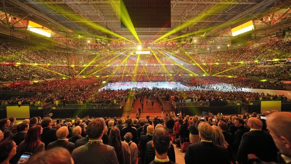 Voici l&#039;arène de Düsseldorf peu avant le coup d&#039;envoi du match Allemagne - Suisse, mercredi 10 janvier. D&#039;habitude, le club de foot du Fortuna Düsseldorf évolue dans ce stade à toit rét ...