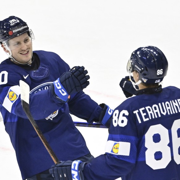 Tolvanen (à gauche) et Teravainen ont cumulé 10 points face à la Slovénie