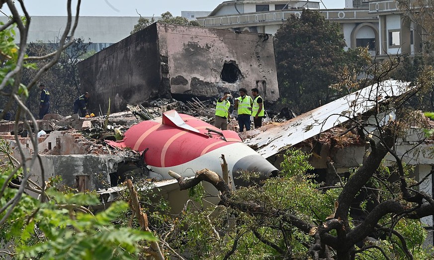 Le père de l&#039;un des deux pilotes de l&#039;avion d&#039;Air India qui s&#039;est écrasé en juin dernier dans l&#039;ouest de l&#039;Inde, tuant 260 personnes, a sollicité une enquête indépendante ...