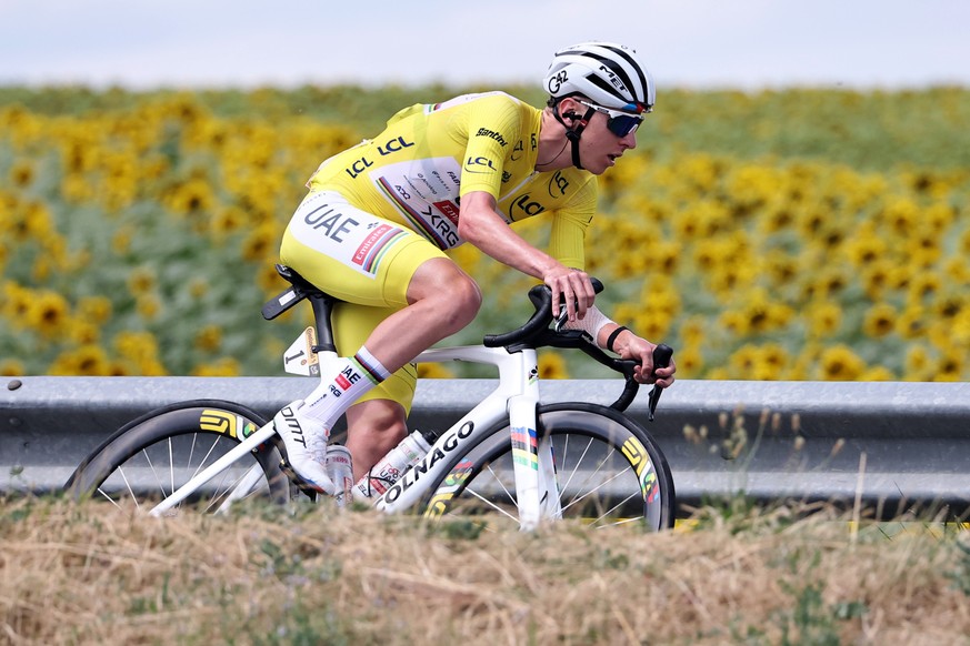 epa12249259 Slovenian rider Tadej Pogacar of UAE Team Emirates in action during the 15th stage of the Tour de France cycling race over 169.3km from Muret to Carcassonne, France, 20 July 2025. EPA/CHRI ...