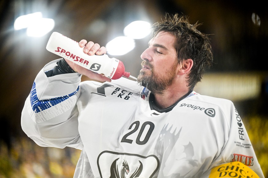 Torhueter Reto Berra (HCFG) im dritten Eishockey Playoff Finalspiel der National League zwischen HC Davos (HCD) und HC Fribourg-Gotteron (HCFG), am Mittwoch, 22. April 2026, in der zondacrypto-Arena i ...