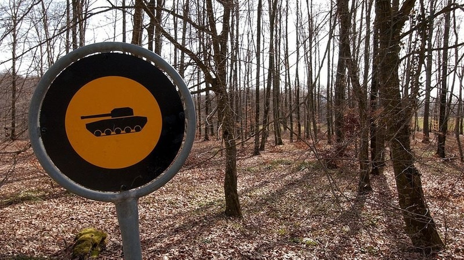 La construction prévue d’une place d’armes destinée à accueillir les blindés à Bure a rencontré une forte résistance. Le mouvement séparatiste a protesté avec véhémence en faisant feu de tout bois dan ...