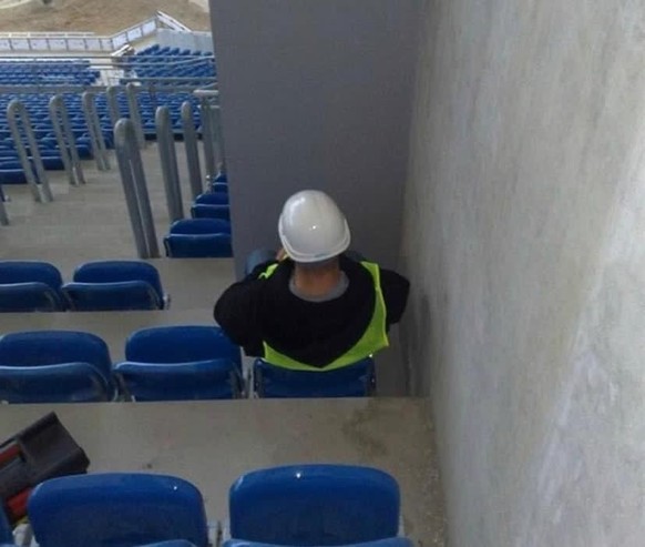 Faildienstag: Dümmster Platz im Stadion hinter Balken