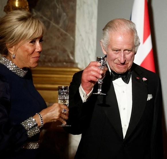 epa10872898 French President Emmanuel Macron (R) and Britain's King Charles III attend a state dinner in the Hall of Mirrors at the Palace of Versailles, in Versailles, near Paris, France, 20 Sep ...
