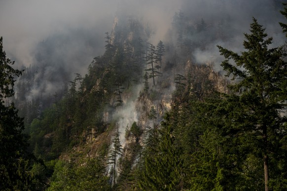 Fire and smoke from the Dryden Creek wildfire is shown north of Squamish, B.C., on Tuesday, June 10, 2025. (Tijana Martin/The Canadian Press via AP)
Canada Wildfires