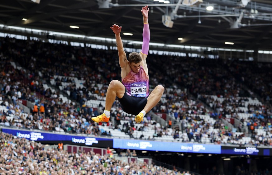 epa12247269 Simon Ehammer of Switzerland competes in the Men&#039;s Long Jump during the Diamond League athletics meeting in London, Great Britain, 19 July 2025. EPA/TOLGA AKMEN