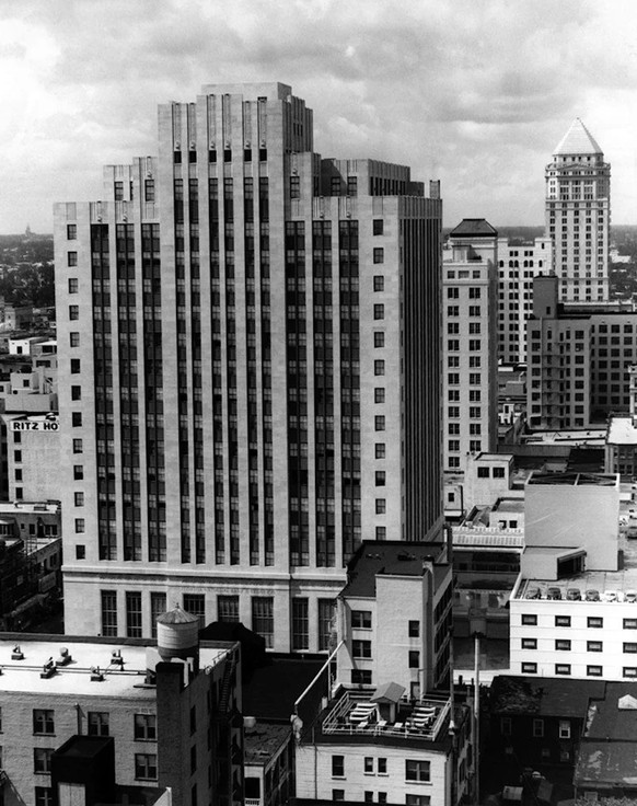 L'Alfred DuPont est le premier projet de construction majeur de Floride, après la tristement célèbre panique bancaire de 1926 et devient un symbole de la reprise économique.